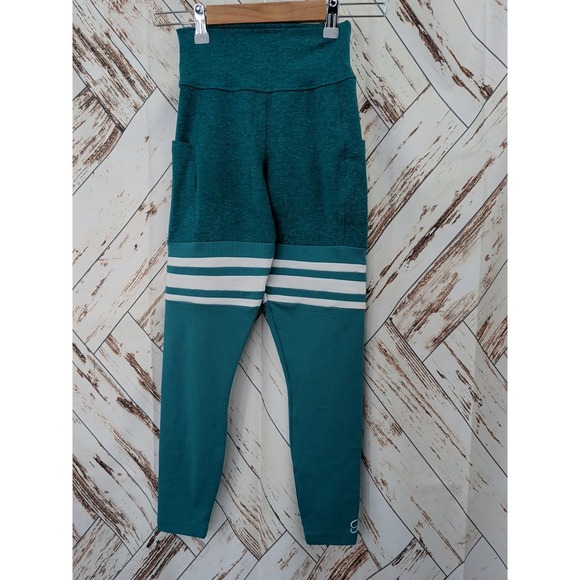 Bombshell Sportswear Pocket Thigh Highs Legging - Picture 2 of 6